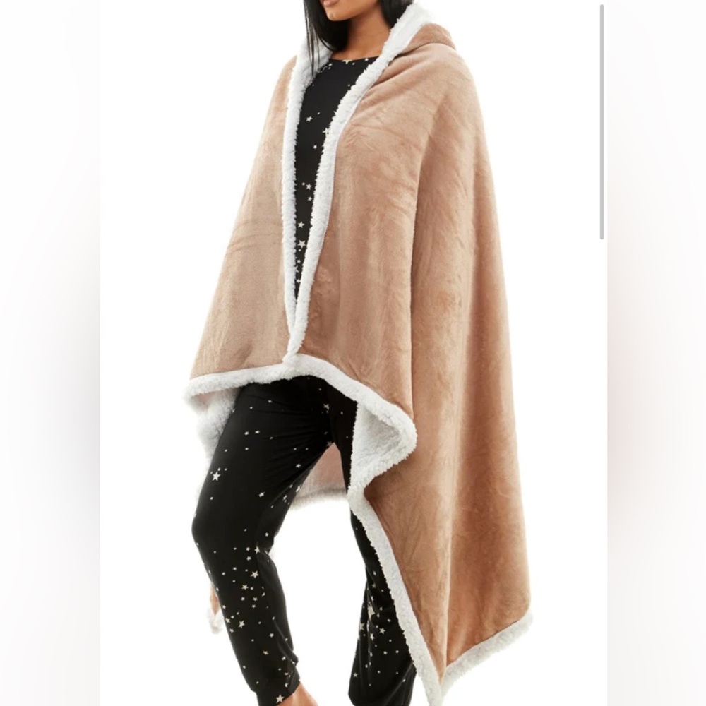 Socialite Kara Hooded Sherpa Fleece Throw